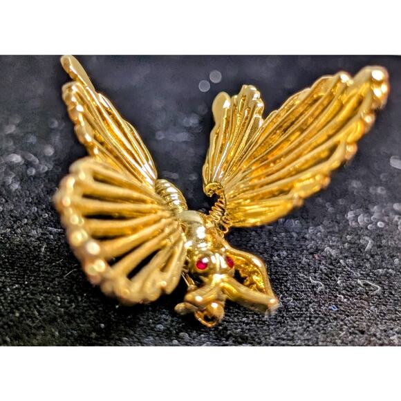Vintage Gold Tone Butterfly W/ Spring Fluttering Wings & Red Crystal Eyes Brooch - Picture 2 of 4